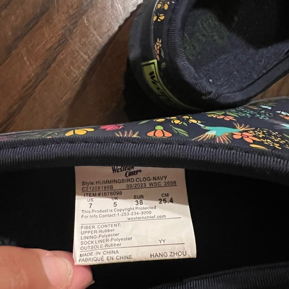 Western Chief Ladies Garden Clog Navy with Hummingbirds Size 7 - Picture 9 of 9